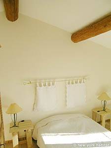 Sud de la France - Avignon et sa r&eacute;gion - T5 - Villa appartements location vacances - chambre 3 (PR-698) photo 2 de 4