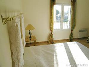 Sud de la France - Avignon et sa r&eacute;gion - T5 - Villa appartements location vacances - chambre 3 (PR-698) photo 3 de 4
