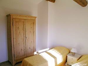 Sud de la France - Avignon et sa r&eacute;gion - T5 - Villa appartements location vacances - chambre 4 (PR-698) photo 3 de 3