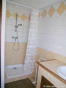 Sud de la France - Avignon et sa r&eacute;gion - T5 - Villa appartements location vacances - salle d'eau 2 (PR-698) photo 1 de 3