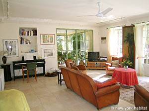 Südfrankreich - Provence - 4 Zimmer - Villa ferienwohnung - wohnzimmer (PR-715) photo 18 von 24 Südfrankreich - Provence - 4 Zimmer - Villa ferienwohnung - wohnzimmer (PR-715) photo 18 von 24