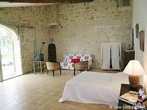 South France - Alpilles - 4 Bedroom - Mas accommodation - bedroom 1 (PR-718) photo 5 of 10