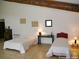 South France - Alpilles - 4 Bedroom - Mas accommodation - bedroom 1 (PR-718) photo 2 of 10