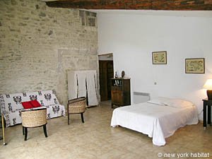 South France - Alpilles - 4 Bedroom - Mas accommodation - bedroom 1 (PR-718) photo 6 of 10