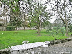 South France - Alpilles - 4 Bedroom - Mas accommodation - bedroom 1 (PR-718) photo 7 of 10