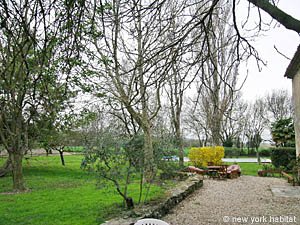 South France - Alpilles - 4 Bedroom - Mas accommodation - bedroom 1 (PR-718) photo 8 of 10