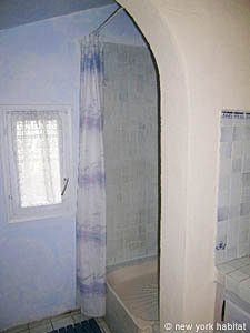 South France - Alpilles - 4 Bedroom - Mas accommodation - bathroom 1 (PR-718) photo 2 of 4