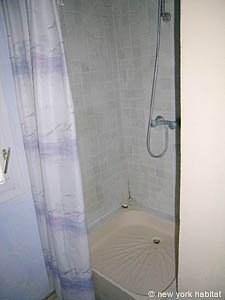 South France - Alpilles - 4 Bedroom - Mas accommodation - bathroom 1 (PR-718) photo 3 of 4
