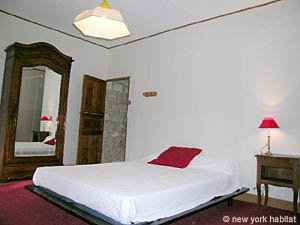 South France - Alpilles - 4 Bedroom - Mas accommodation - bedroom 2 (PR-718) photo 7 of 10