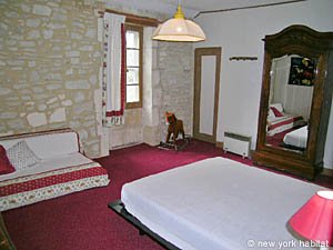 South France - Alpilles - 4 Bedroom - Mas accommodation - bedroom 2 (PR-718) photo 8 of 10
