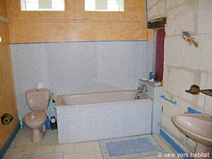 South France - Alpilles - 4 Bedroom - Mas accommodation - bathroom 2 (PR-718) photo 2 of 4