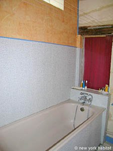 South France - Alpilles - 4 Bedroom - Mas accommodation - bathroom 2 (PR-718) photo 3 of 4
