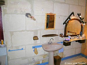 South France - Alpilles - 4 Bedroom - Mas accommodation - bathroom 2 (PR-718) photo 4 of 4