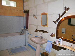 South France - Alpilles - 4 Bedroom - Mas accommodation - bathroom 2 (PR-718) photo 1 of 4