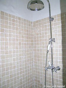 South France - Alpilles - 5 Bedroom - Mas accommodation - bathroom 1 (PR-719) photo 4 of 5
