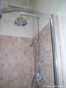 South France - Alpilles - 5 Bedroom - Mas accommodation - bathroom 4 (PR-719) photo 4 of 4