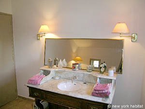 South France - Alpilles - 5 Bedroom - Mas accommodation - bedroom 5 (PR-719) photo 3 of 8