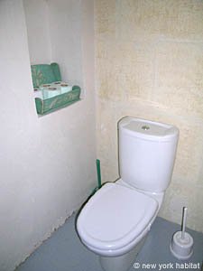 South France - Alpilles - 5 Bedroom - Mas accommodation - bathroom 2 (PR-719) photo 3 of 3
