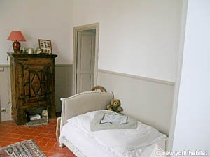 South France - Alpilles - 5 Bedroom - Mas accommodation - bedroom 1 (PR-719) photo 1 of 4