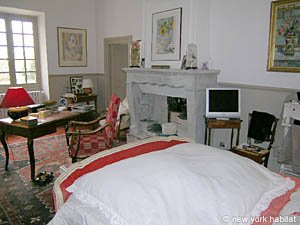 South France - Alpilles - 5 Bedroom - Mas accommodation - bedroom 2 (PR-719) photo 4 of 7