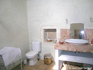 South France - Alpilles - 5 Bedroom - Mas accommodation - bathroom 4 (PR-719) photo 1 of 4