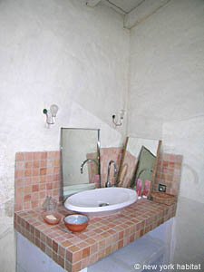 South France - Alpilles - 5 Bedroom - Mas accommodation - bathroom 4 (PR-719) photo 2 of 4