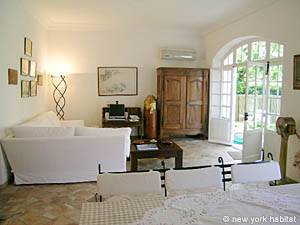 South France - French Riviera - 3 Bedroom - Townhouse accommodation - living room (PR-722) photo 2 of 5