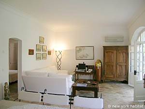 South France - French Riviera - 3 Bedroom - Townhouse accommodation - living room (PR-722) photo 3 of 5