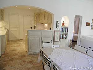 South France - French Riviera - 3 Bedroom - Townhouse accommodation - living room (PR-722) photo 4 of 5