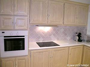 South France - French Riviera - 3 Bedroom - Townhouse accommodation - kitchen (PR-722) photo 3 of 5