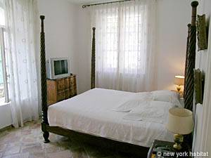 South France - French Riviera - 3 Bedroom - Townhouse accommodation - bedroom 1 (PR-722) photo 1 of 7