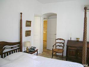South France - French Riviera - 3 Bedroom - Townhouse accommodation - bedroom 1 (PR-722) photo 4 of 7