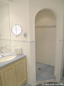 South France - French Riviera - 3 Bedroom - Townhouse accommodation - bathroom 1 (PR-722) photo 1 of 5