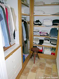South France - French Riviera - 3 Bedroom - Townhouse accommodation - bedroom 1 (PR-722) photo 7 of 7