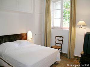 South France - French Riviera - 3 Bedroom - Townhouse accommodation - bedroom 2 (PR-722) photo 2 of 5