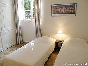 South France - French Riviera - 3 Bedroom - Townhouse accommodation - bedroom 3 (PR-722) photo 1 of 4