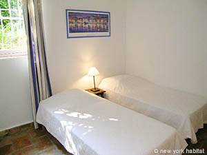South France - French Riviera - 3 Bedroom - Townhouse accommodation - bedroom 3 (PR-722) photo 2 of 4