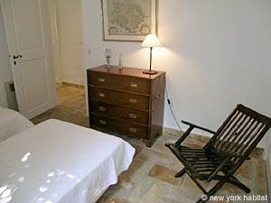 South France - French Riviera - 3 Bedroom - Townhouse accommodation - bedroom 3 (PR-722) photo 3 of 4