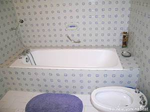 South France - French Riviera - 3 Bedroom - Townhouse accommodation - bathroom 2 (PR-722) photo 3 of 4