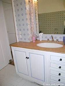 South France - French Riviera - 3 Bedroom - Townhouse accommodation - bathroom 2 (PR-722) photo 2 of 4