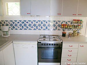 South France - Aix en Provence - Marseilles - 2 Bedroom - Maison de Village accommodation - kitchen (PR-728) photo 2 of 4
