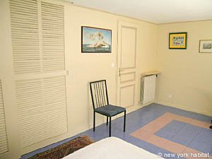 South France - Aix en Provence - Marseilles - 2 Bedroom - Maison de Village accommodation - bedroom 1 (PR-728) photo 3 of 6