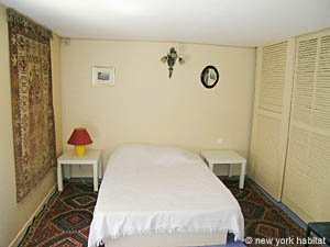 South France - Aix en Provence - Marseilles - 2 Bedroom - Maison de Village accommodation - bedroom 1 (PR-728) photo 4 of 6