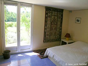 South France - Aix en Provence - Marseilles - 2 Bedroom - Maison de Village accommodation - bedroom 1 (PR-728) photo 5 of 6