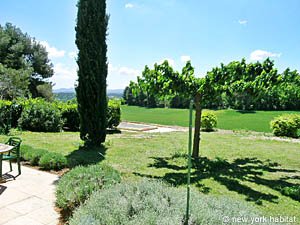 South France - Aix en Provence - Marseilles - 2 Bedroom - Maison de Village accommodation - bedroom 1 (PR-728) photo 6 of 6