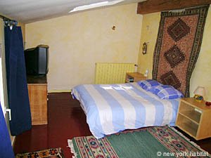 South France - Aix en Provence - Marseilles - 2 Bedroom - Maison de Village accommodation - living room (PR-728) photo 10 of 14