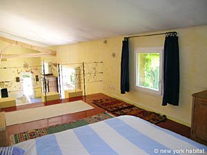 South France - Aix en Provence - Marseilles - 2 Bedroom - Maison de Village accommodation - living room (PR-728) photo 12 of 14