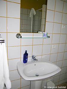 Sud de la France - Côte d'Azur - Studio T1 appartement location vacances - salle de bain (PR-734) photo 1 sur 3 Sud de la France - Côte d'Azur - Studio T1 appartement location vacances - salle de bain (PR-734) photo 1 sur 3