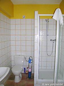 Sud de la France - Côte d'Azur - Studio T1 appartement location vacances - salle de bain (PR-734) photo 2 sur 3 Sud de la France - Côte d'Azur - Studio T1 appartement location vacances - salle de bain (PR-734) photo 2 sur 3