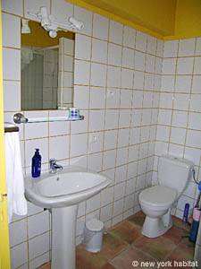 Sud de la France - Côte d'Azur - Studio T1 appartement location vacances - salle de bain (PR-734) photo 3 sur 3 Sud de la France - Côte d'Azur - Studio T1 appartement location vacances - salle de bain (PR-734) photo 3 sur 3